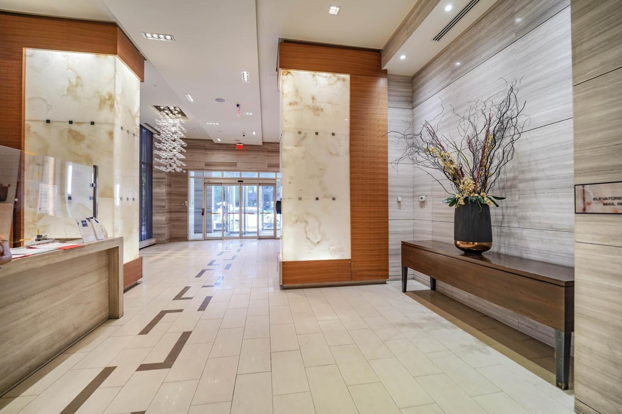 Chol Furnished Suites Heart Of Downtown Toronto, 2 Beds, Free Parking, Cn Tower View Zewnętrze zdjęcie