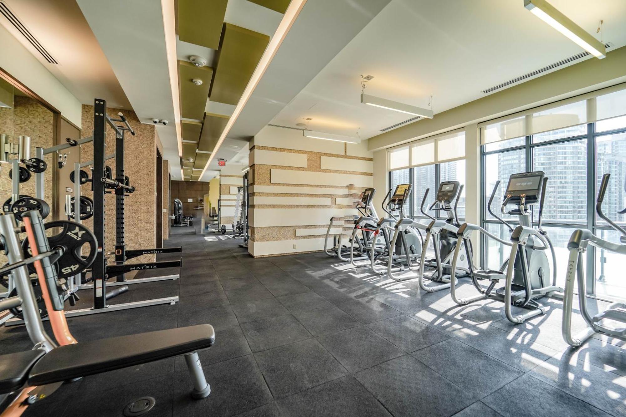 Chol Furnished Suites Heart Of Downtown Toronto, 2 Beds, Free Parking, Cn Tower View Zewnętrze zdjęcie
