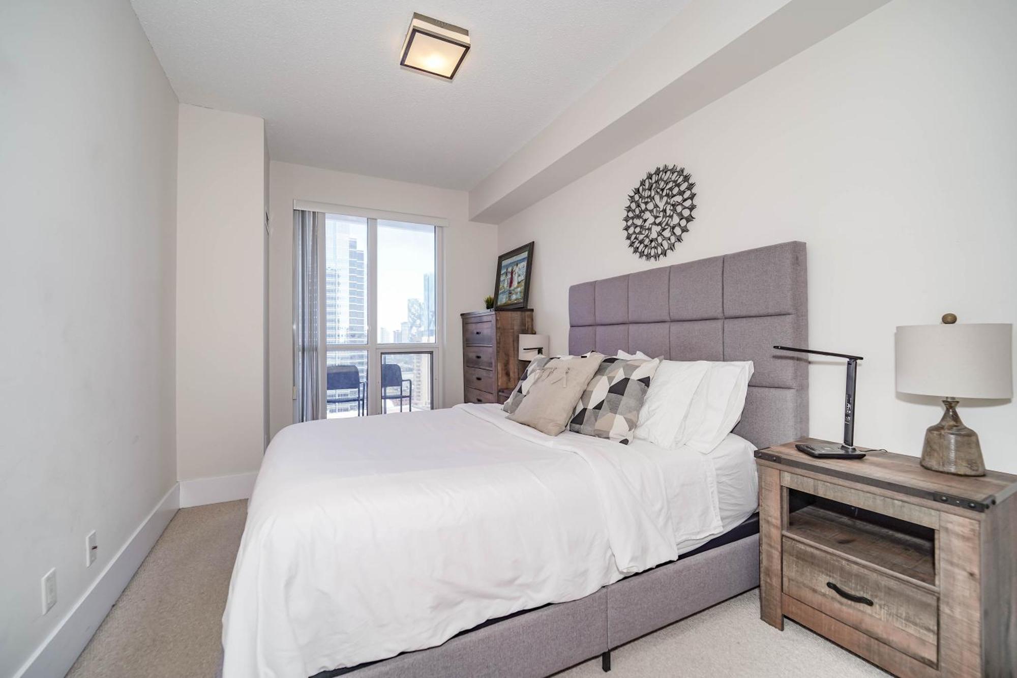 Chol Furnished Suites Heart Of Downtown Toronto, 2 Beds, Free Parking, Cn Tower View Zewnętrze zdjęcie