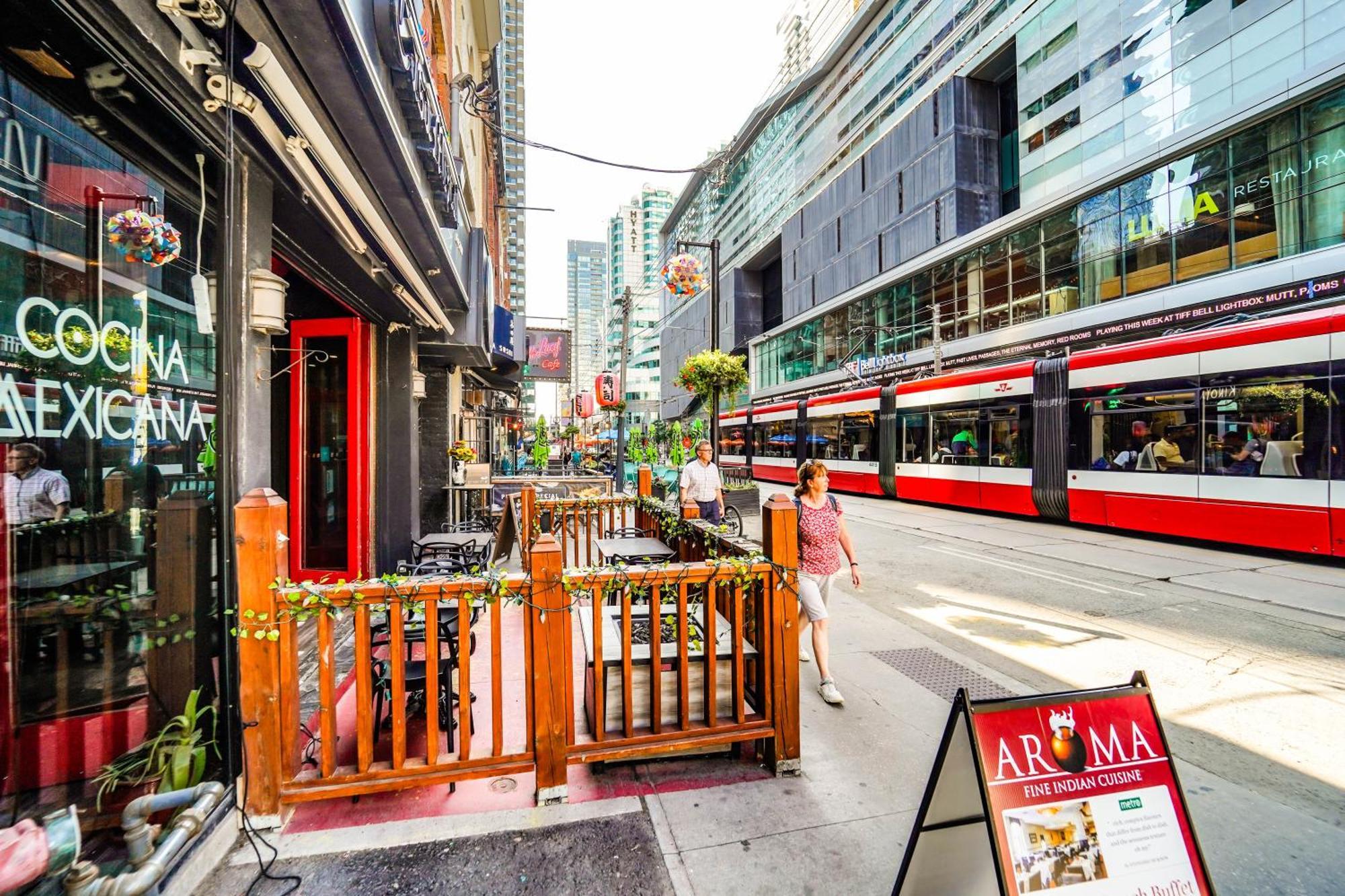 Chol Furnished Suites Heart Of Downtown Toronto, 2 Beds, Free Parking, Cn Tower View Zewnętrze zdjęcie