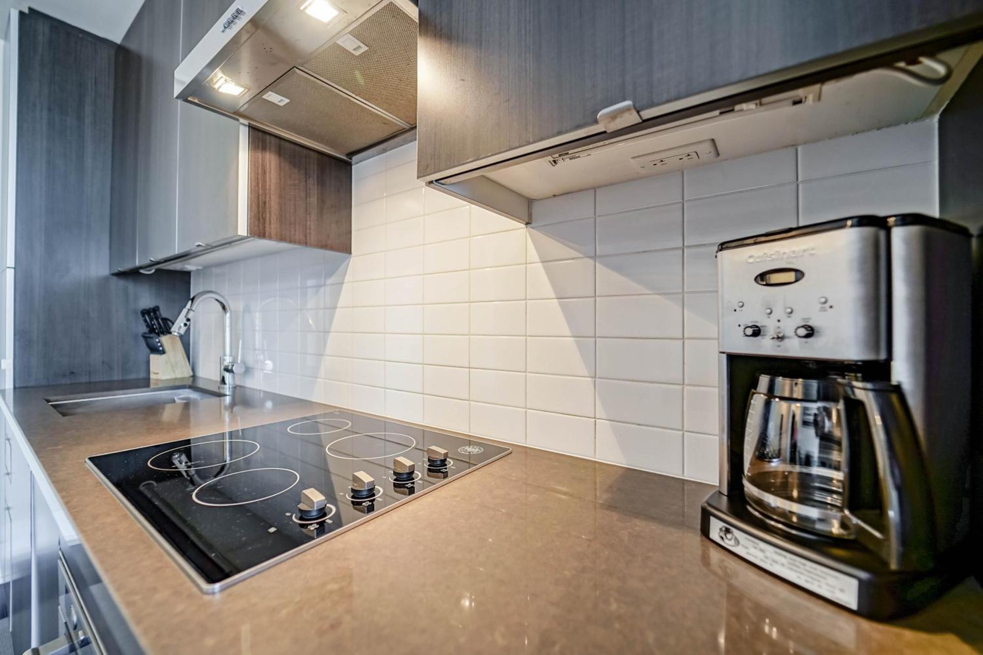 Chol Furnished Suites Heart Of Downtown Toronto, 2 Beds, Free Parking, Cn Tower View Zewnętrze zdjęcie